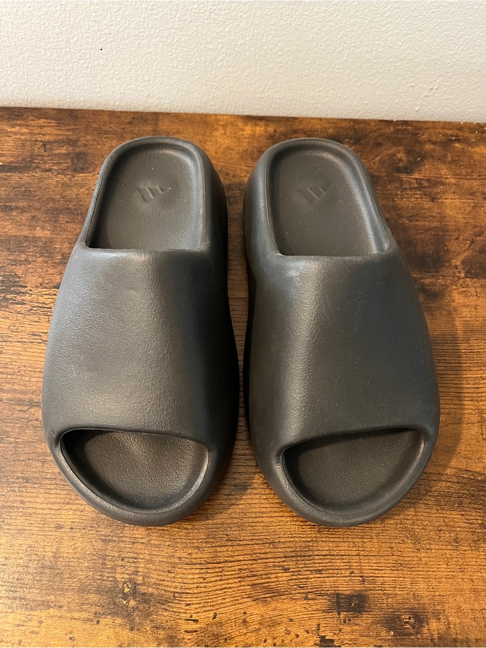 Men's Adidas Yeezy Black Slide Sandals - Minimal Cushioned Slip-On Size 7